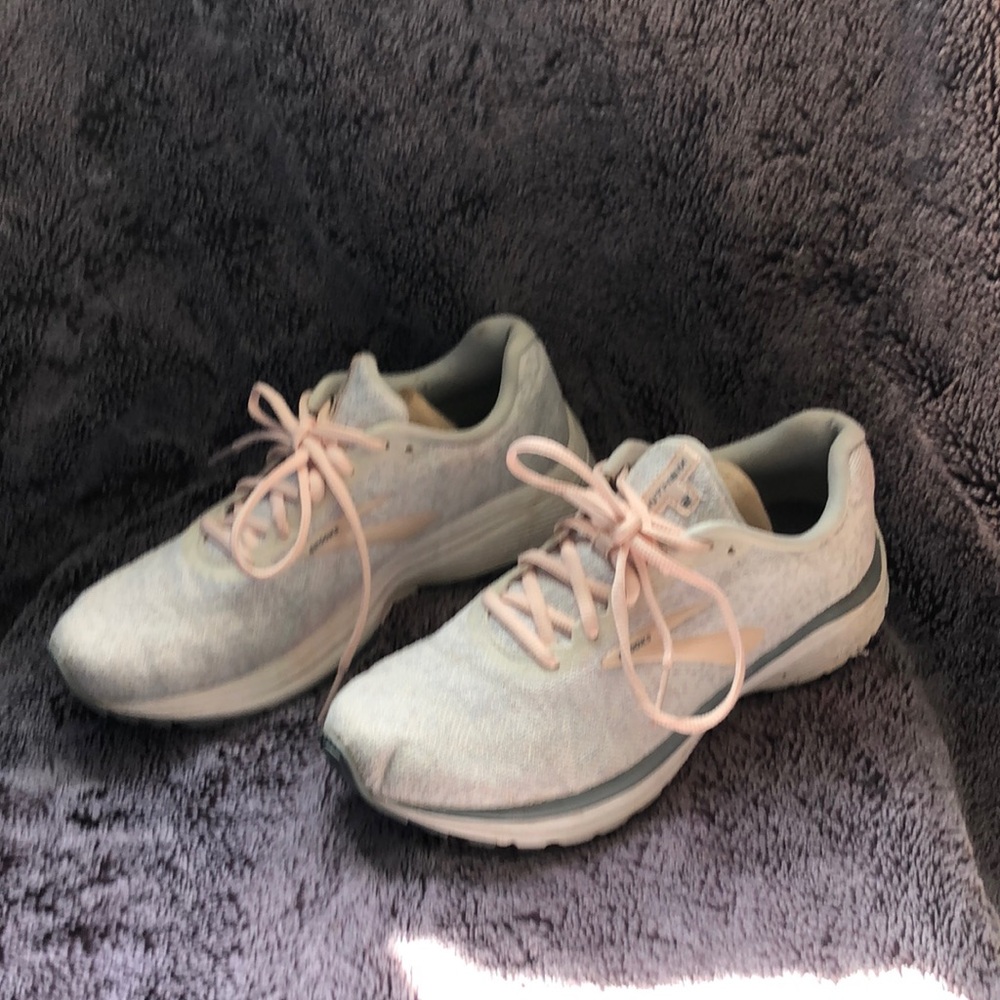 Brooks Women's Athletic Shoes - Gray and Pink